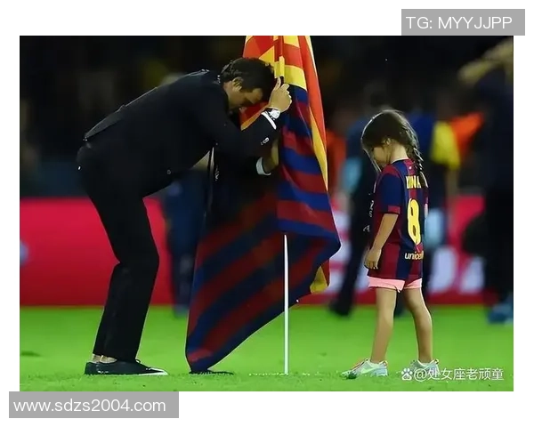 球星亲子互动踢足球：父爱与技巧的完美结合，传递运动精神与家庭温暖