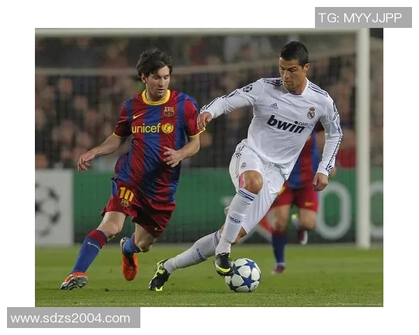 现役足球巨星实力对比:梅西、C罗与年轻一代的竞技巅峰之争 现役足球巨星实力对比:梅西、C罗与年轻一代的竞技巅峰之争