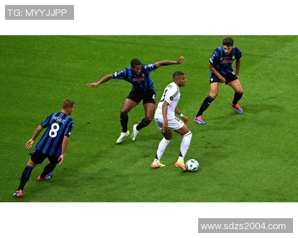 球星如何在游戏中重现足球技艺与真实比赛的精彩瞬间