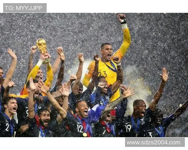 足球球星与大力神杯辉煌瞬间的绘画作品呈现